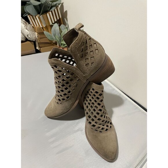 Crown Vintage Women's 6M Taupe Suede Cutout Ankle Booties - Picture 5 of 15